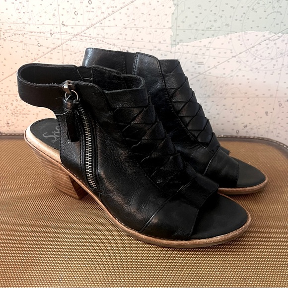 EUC! SOFFT Women's Mckenna Black Leather Peep Toe Boho Booties Heels Shoes Sz 8 - Picture 1 of 10